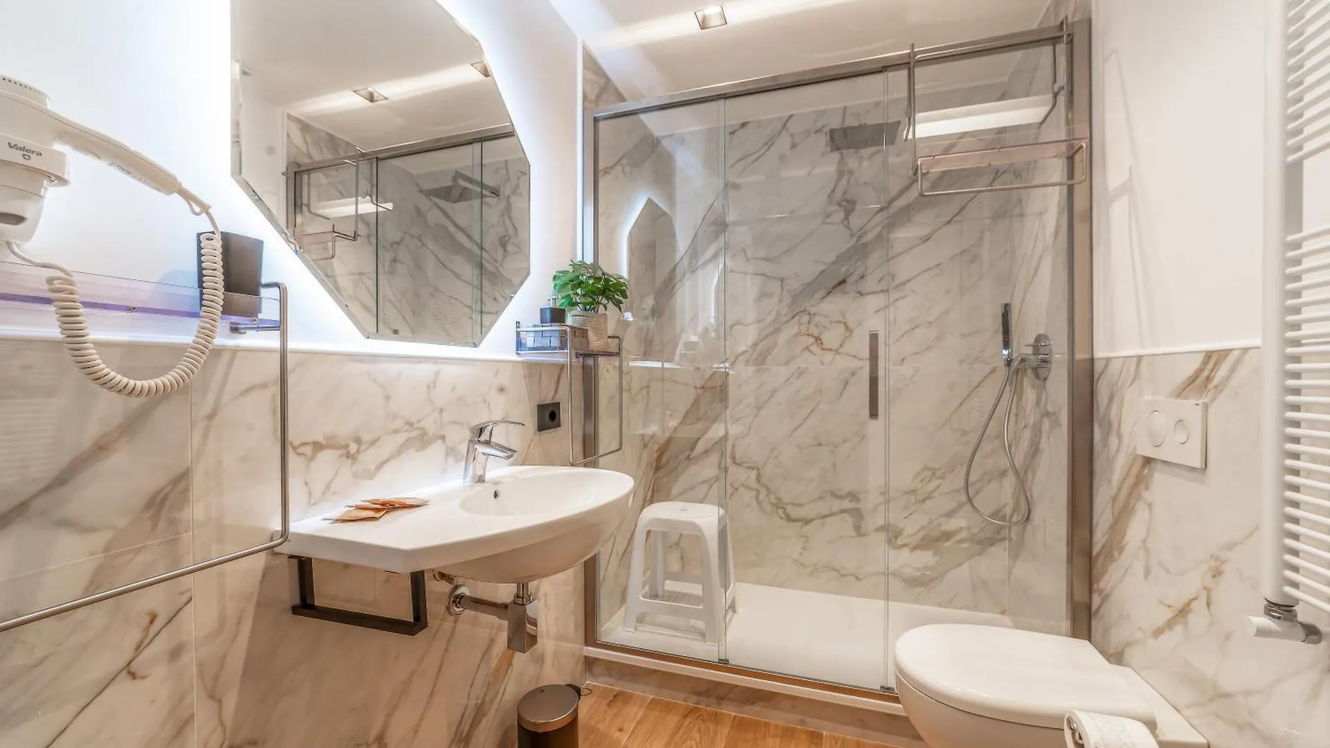 לינה וארוחת בוקר רומא Luxury Vatican Rooms - Next To The Vatican Museum איטליה
